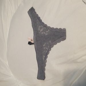 New Victoria lace thong